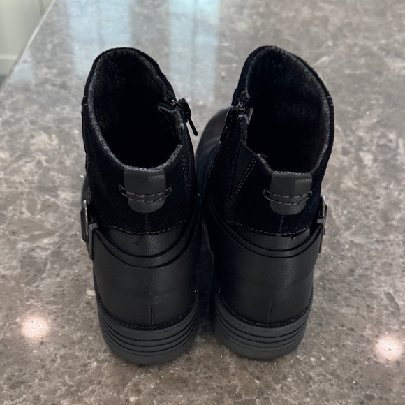 Earth Orgins Black Ankle Boots - Picture 5 of 7